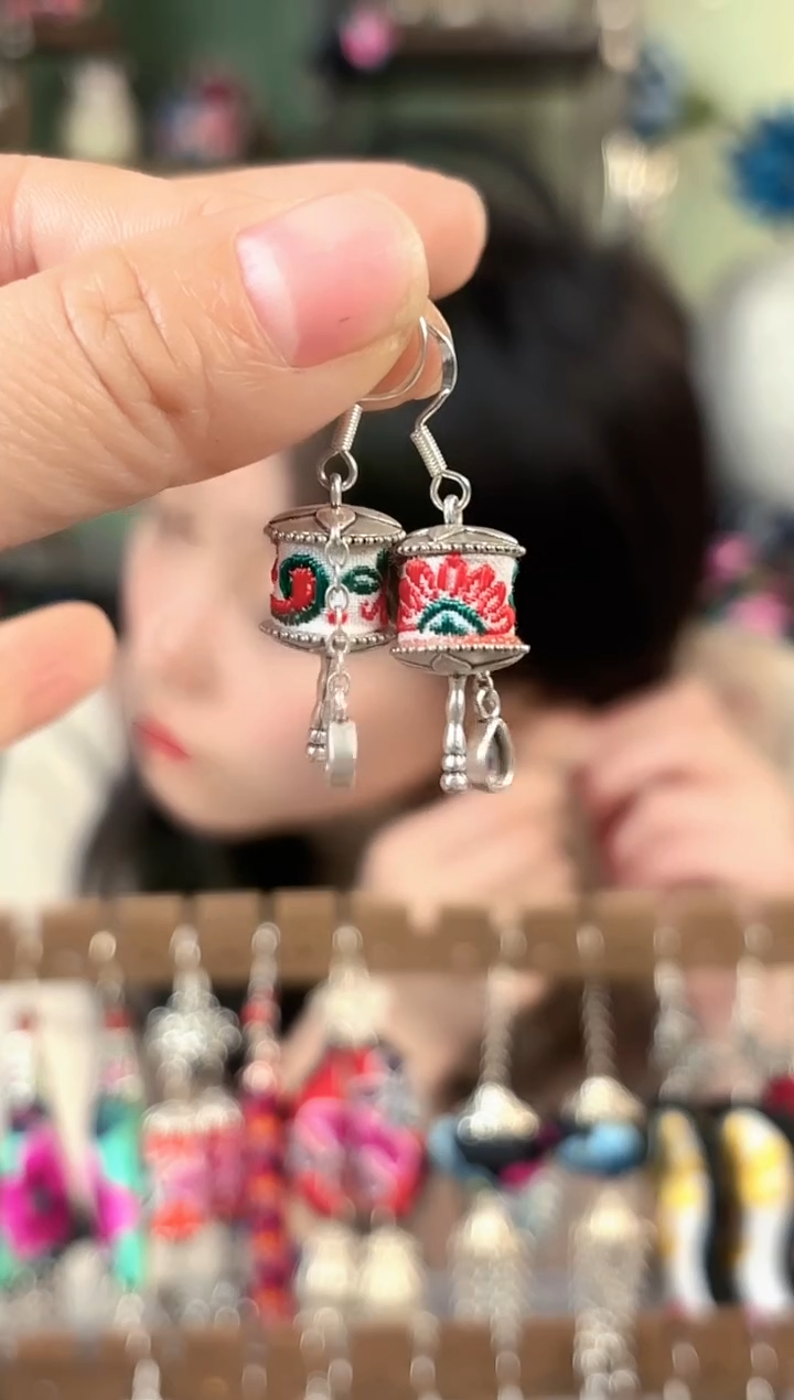 彩云南阁非遗老绣饰品543*