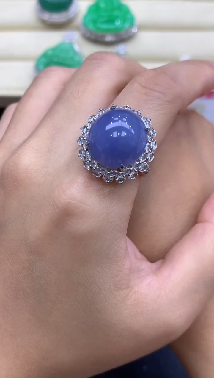 18K金镶嵌戒指翡翠杨****》399-分单-总价22000