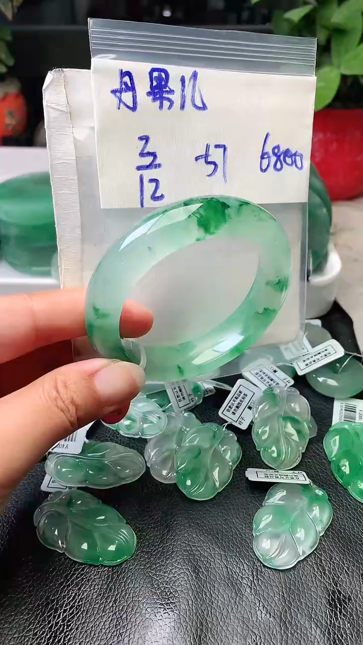 定制石英质玉（非洲翠）丹*儿手镯