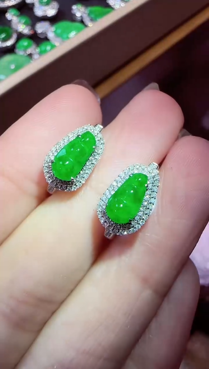 【闪购商品】翡翠耳饰18K金镶嵌豆子