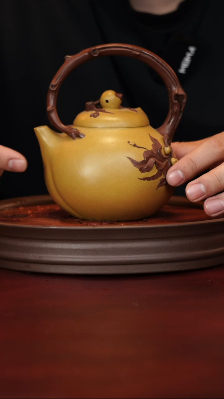 茶壶紫砂卢云霞--手工--提梁-