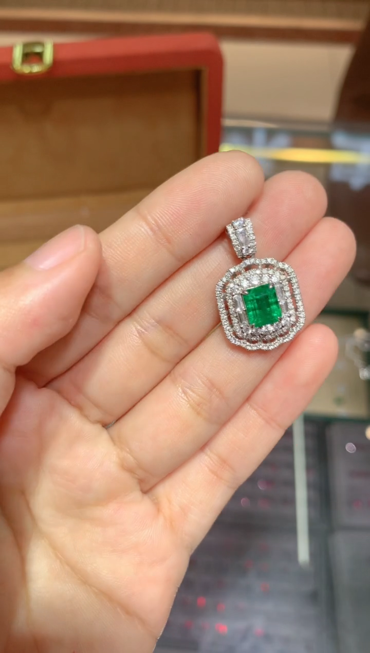 【闪购商品】祖母绿吊坠(不含链)18K金镶嵌1.85CT