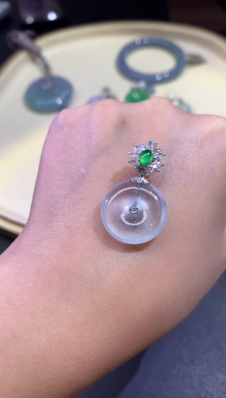 吊坠(不含链)18K金镶嵌翡翠A430|32800