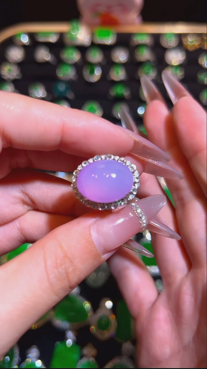 颈饰18K金镶嵌翡翠戒指