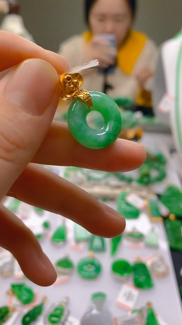 【闪购商品】翡翠18K金镶嵌颈饰新号开播，全场乱卖