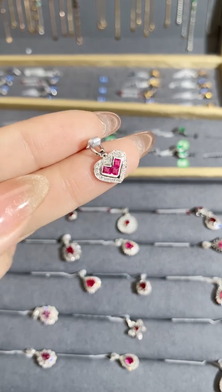 【闪购商品】红宝石颈饰18K金镶嵌吊坠