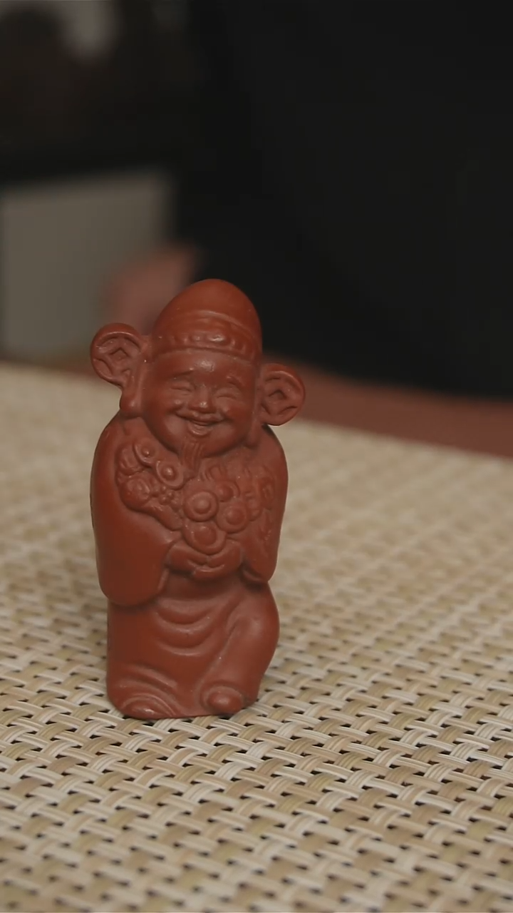 紫砂茶宠宜兴紫砂朱泥财神茶宠  