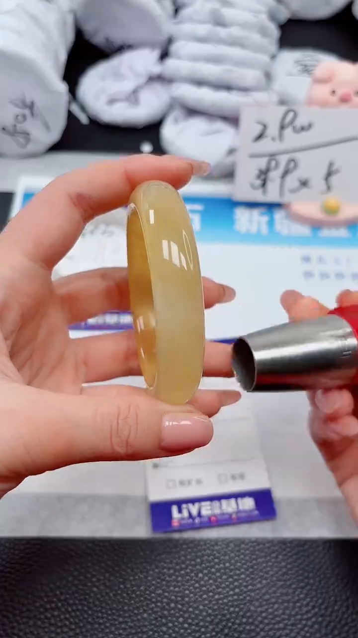 【闪购商品】石英质玉手镯未镶嵌406