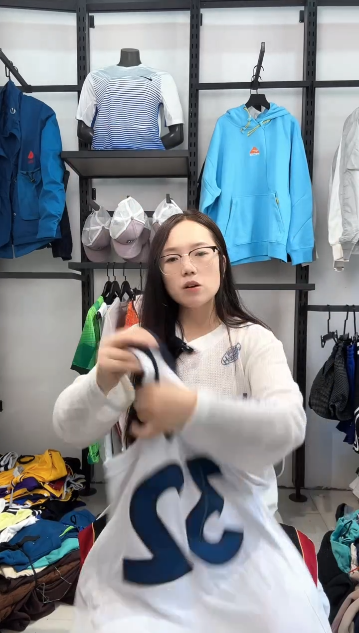 2596  编码  耐克卫衣服饰瑕疵款过款为准 尺码