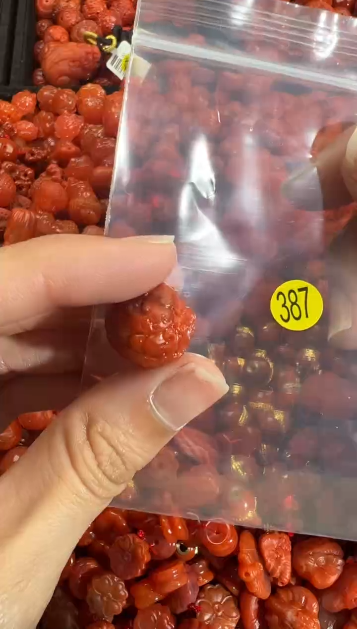 南红玛瑙未镶嵌颈饰1