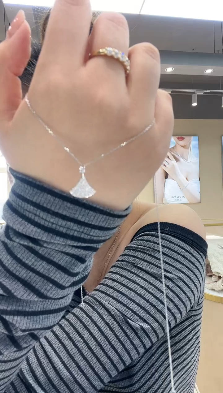 【闪购商品】合成钻石颈饰18K金镶嵌扇子项链