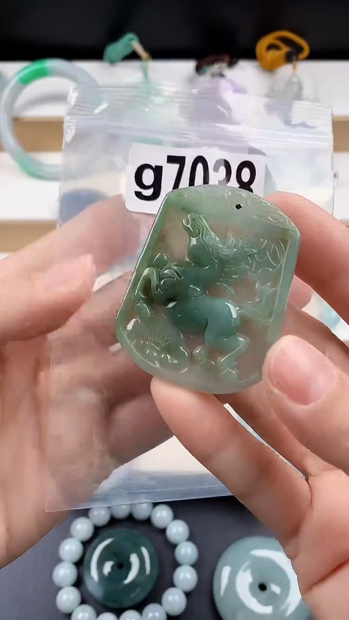 颈饰未镶嵌翡翠天然翡翠吊坠挂件