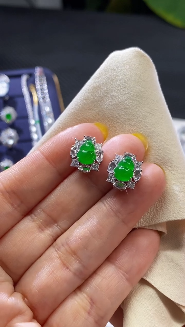 【闪购商品】翡翠挂件18K金镶嵌一对耳钉