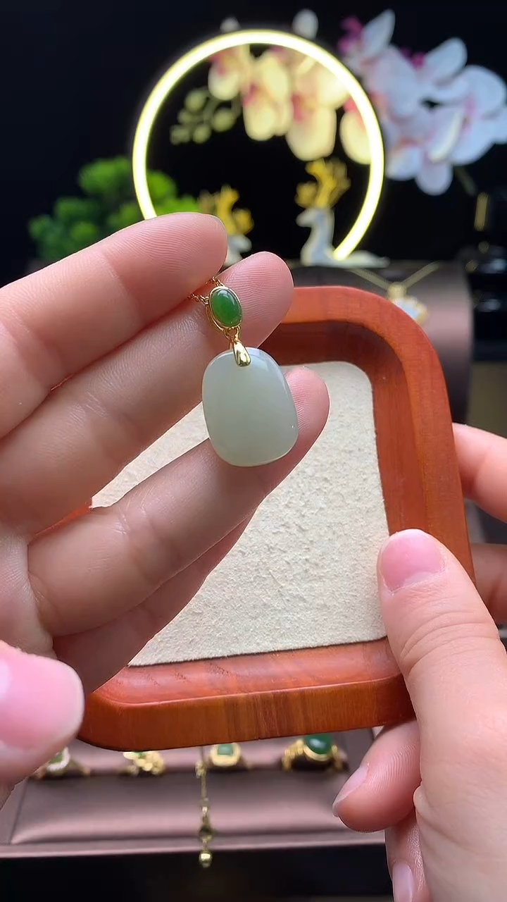 吊坠(赠链)银S925镶嵌和田玉无事牌