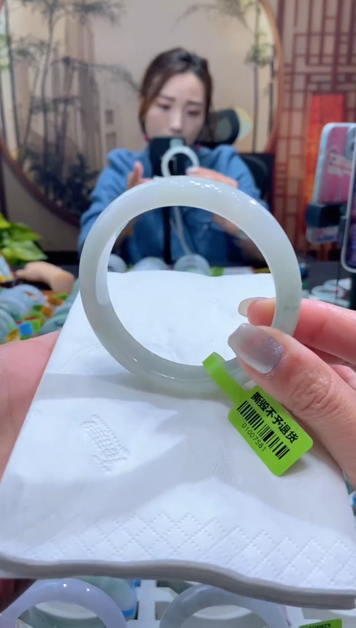 未镶嵌手镯翡翠000072561