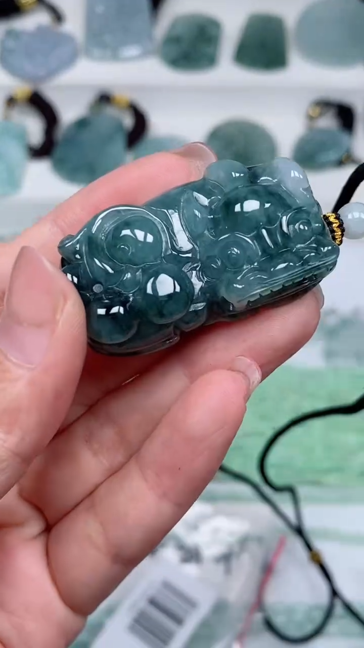 颈饰未镶嵌翡翠吊坠