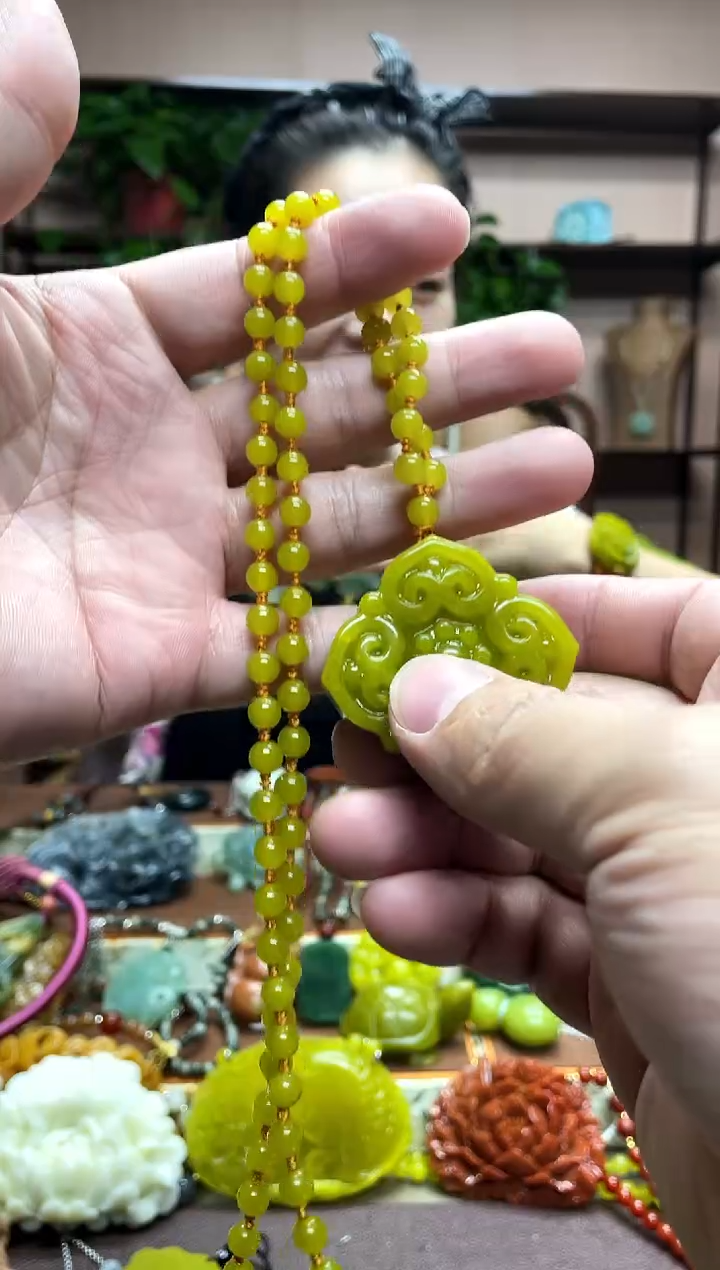 未镶嵌岫玉吊坠·1微瑕