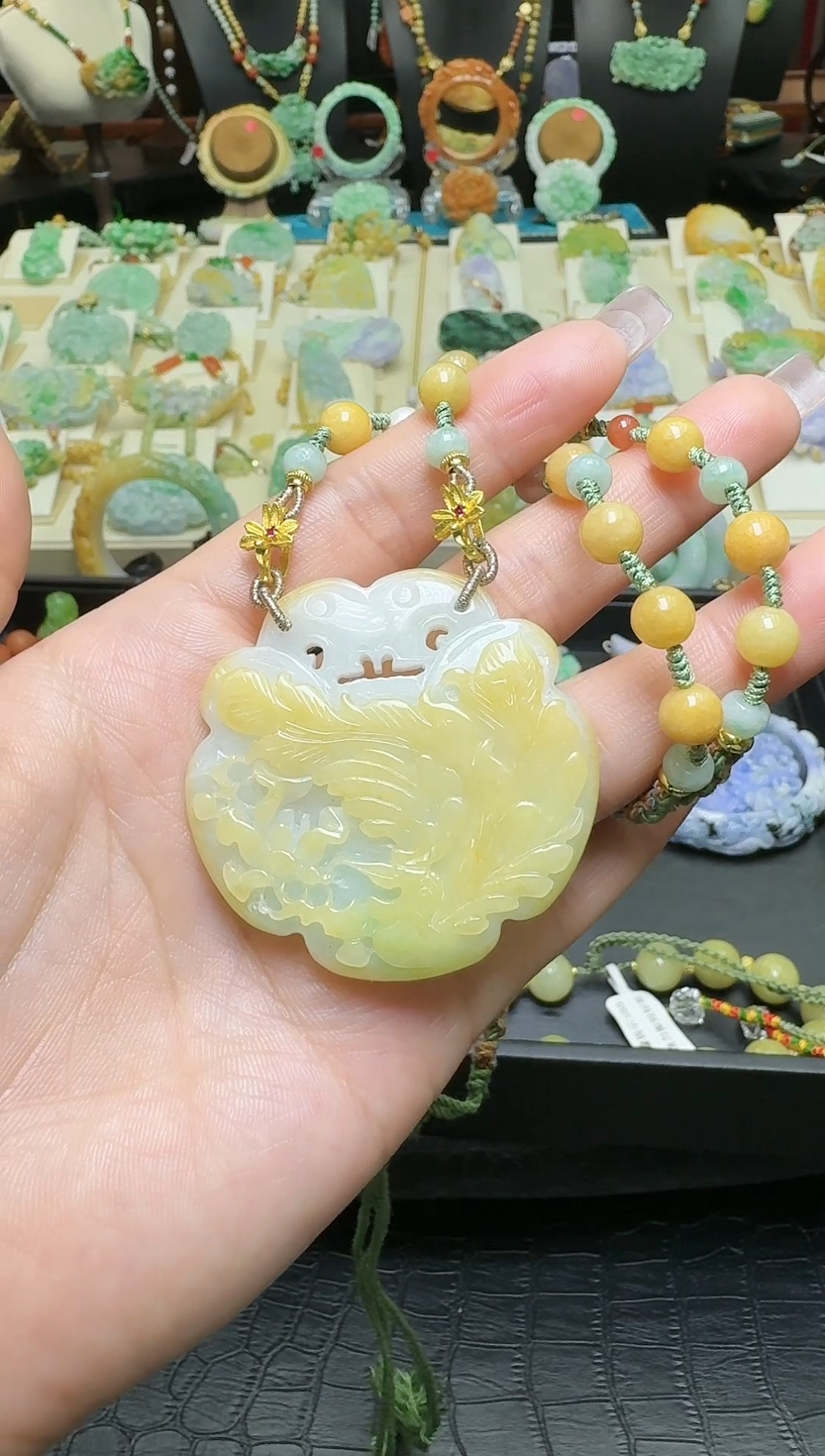 【闪购商品】翡翠颈饰未镶嵌特色黄加绿凤牌