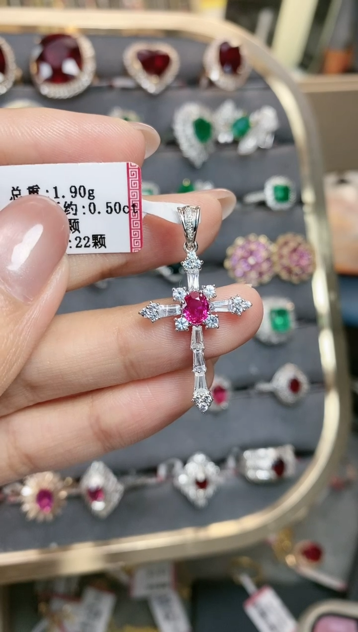吊坠18K金镶嵌红宝石·