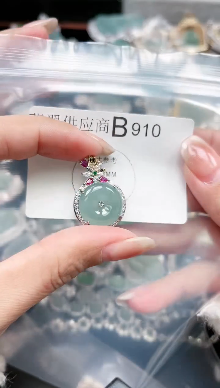 【闪购商品】翡翠颈饰未镶嵌910赠皮绳