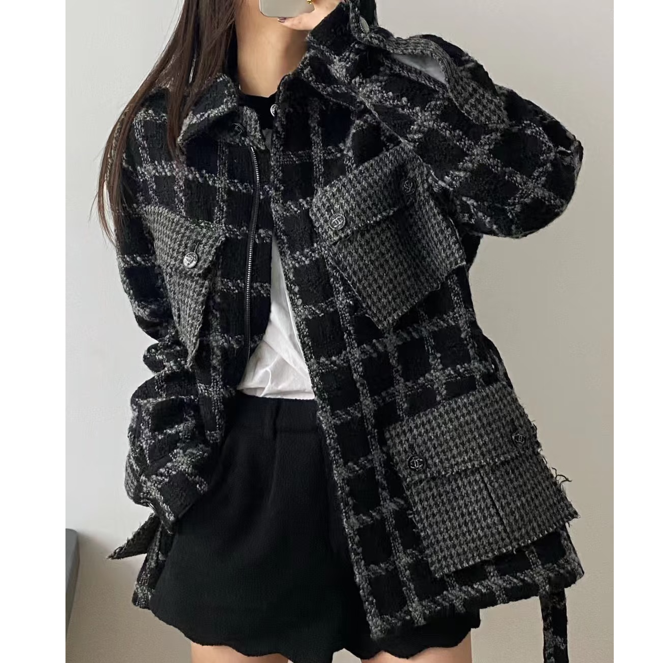 99新 Chanel/香奈儿  36码22K秋冬爆款黑灰色格纹四口袋外套