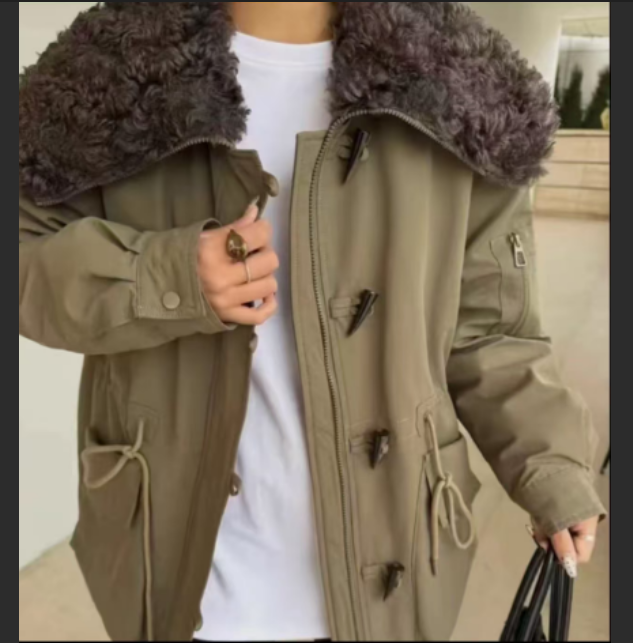 【格子家】新款冬装羊羔毛大翻领派克服保暖牛角扣外套0032