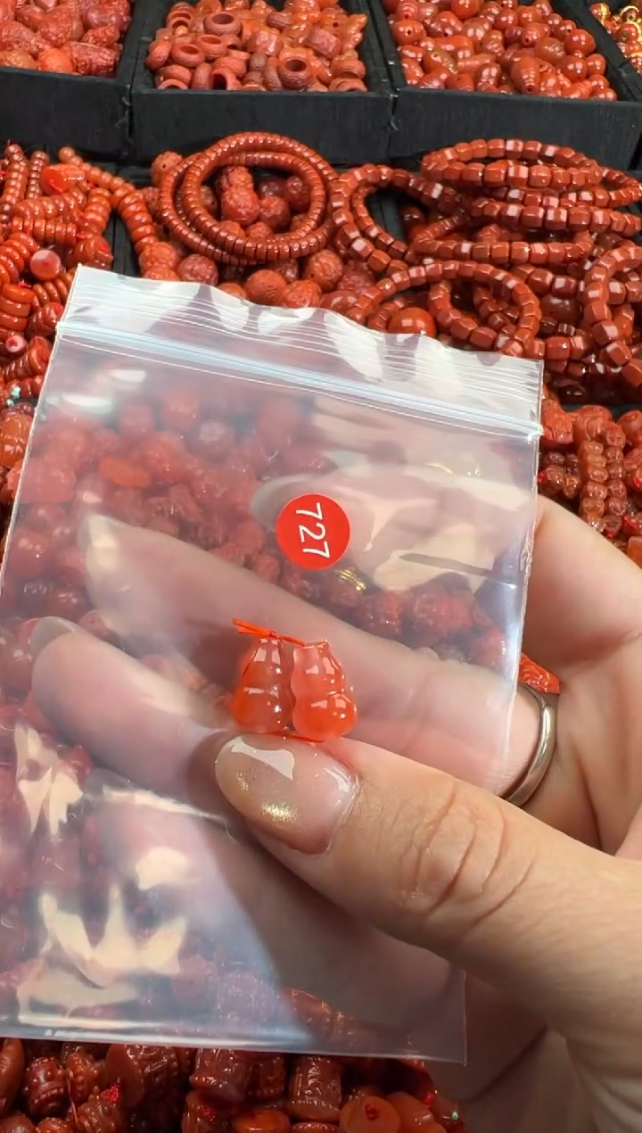南红玛瑙未镶嵌颈饰1