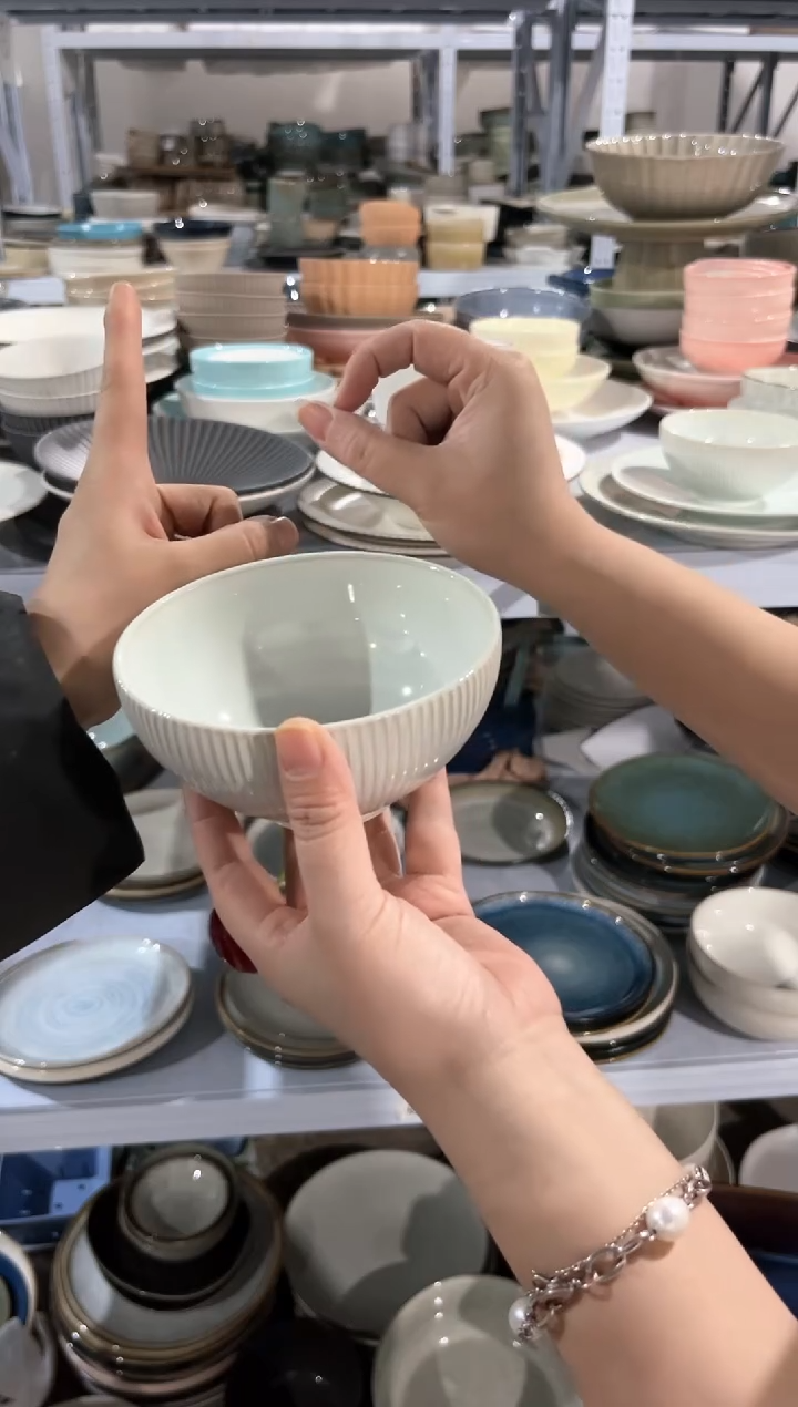 【闪购商品】瓷片外贸尾货瑕疵满20包邮X10白色浮雕饭碗