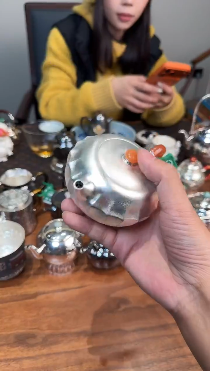 *呆坐 雪花纹莲台 半月壶