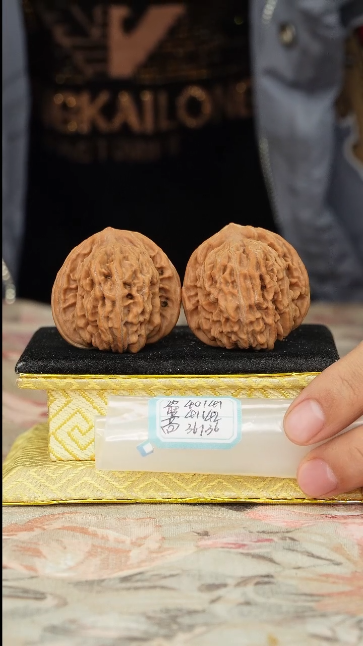 【闪购商品】文玩核桃把件平谷四座楼