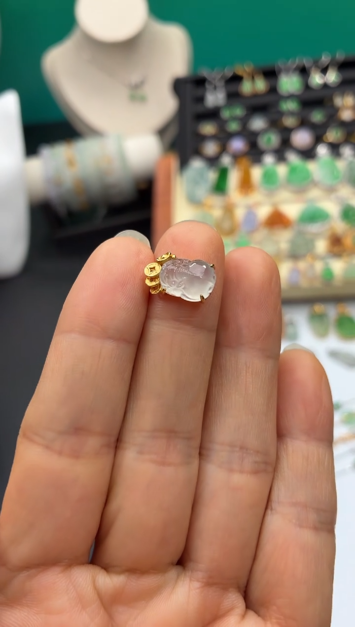 颈饰18K金镶嵌翡翠天然翡翠A货