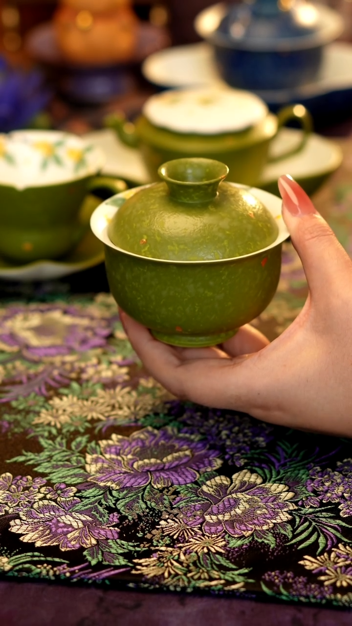 洒金绿色桂花盖碗·······