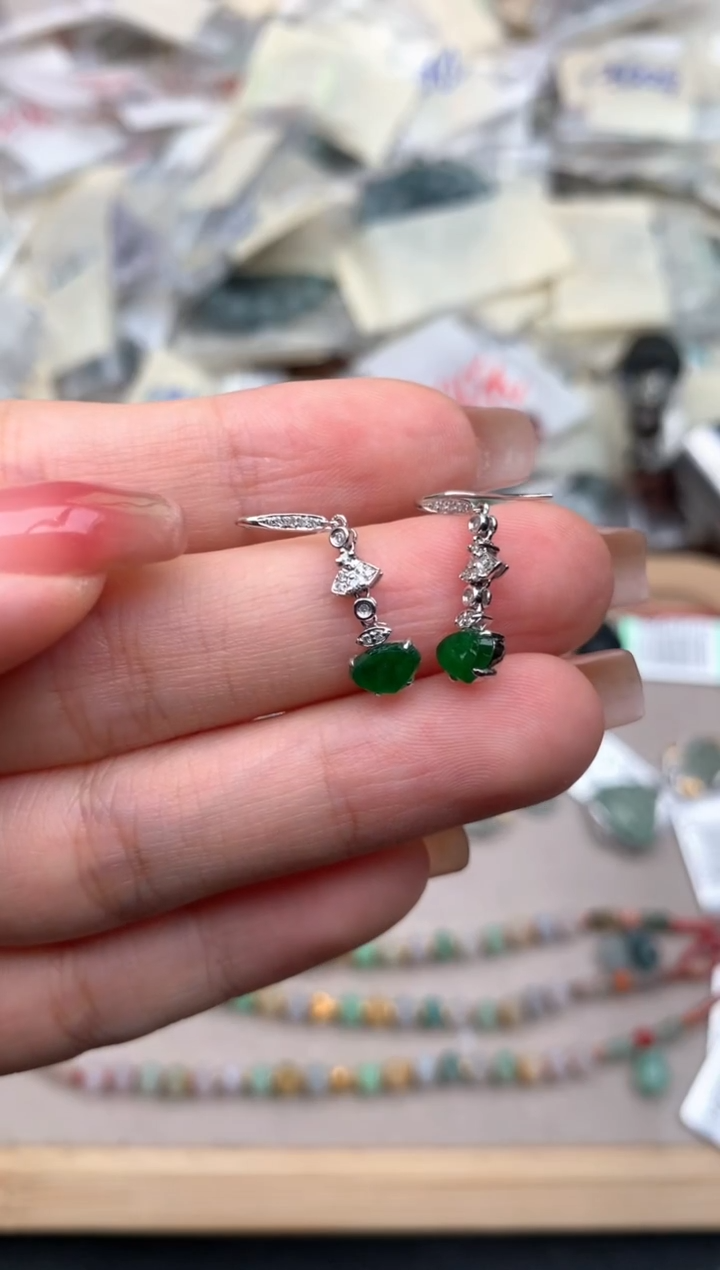 18K金镶嵌挂件翡翠一