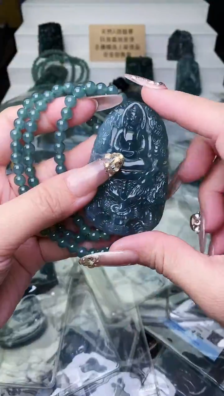 颈饰未镶嵌翡翠 