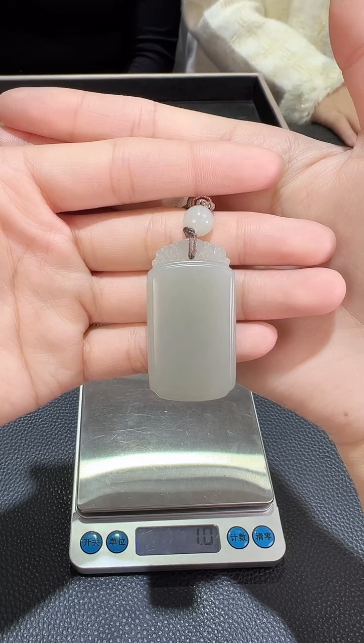 【闪购商品】和田玉吊坠(赠链)未镶嵌且末料青白玉无事牌01018S