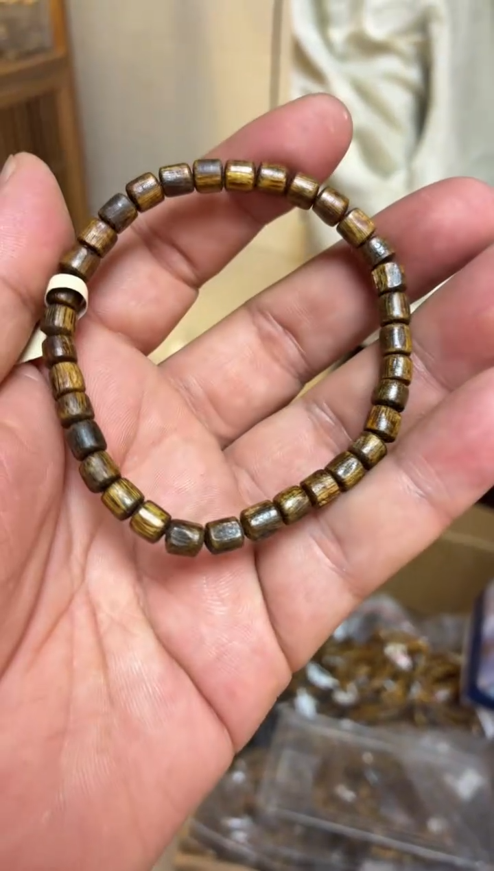 沉香手串 海南红金猊随型单圈多样性发其一