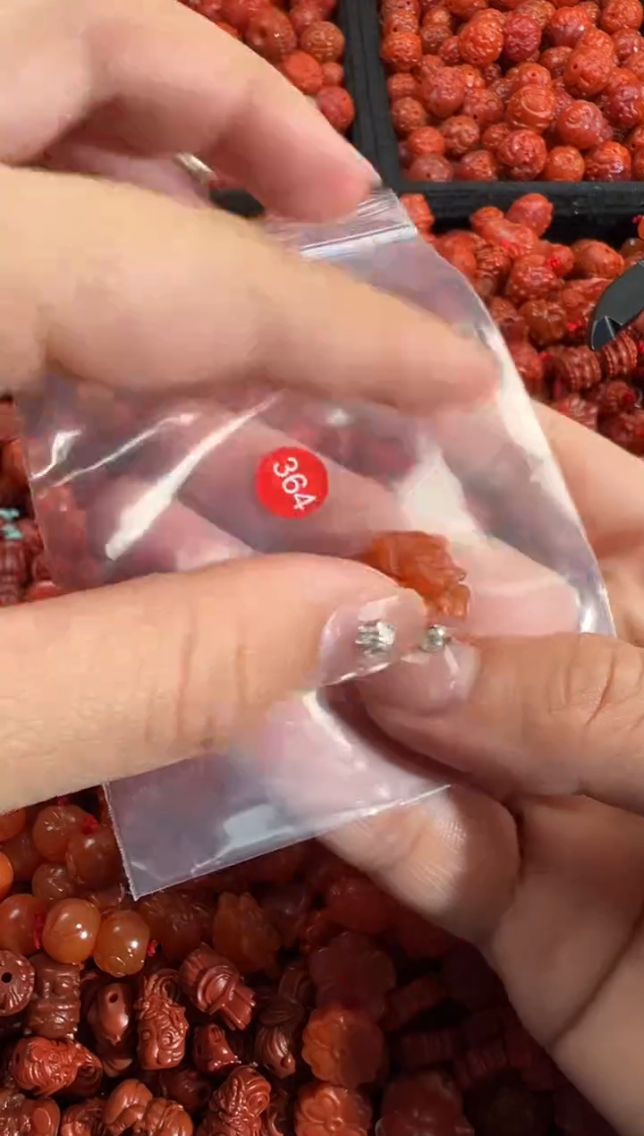 【闪购商品】南红玛瑙未镶嵌颈饰1