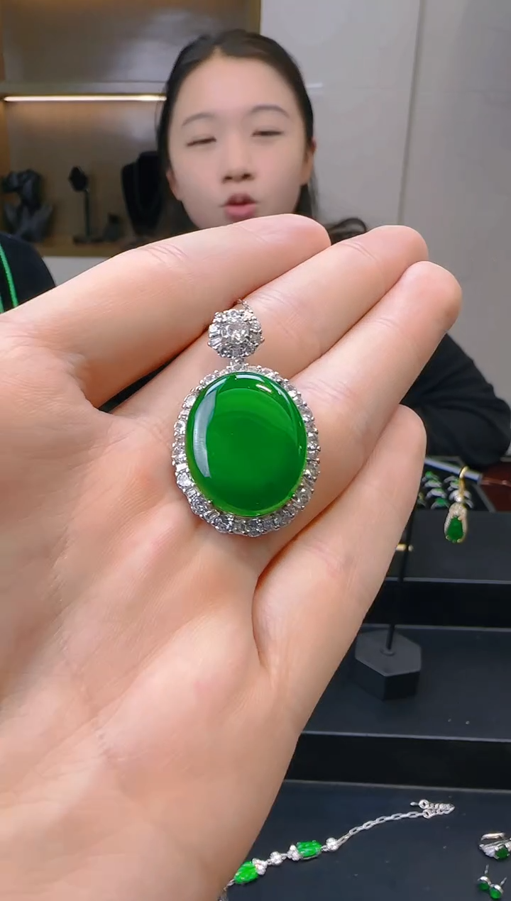 颈饰银S925镶嵌翡翠圆盘