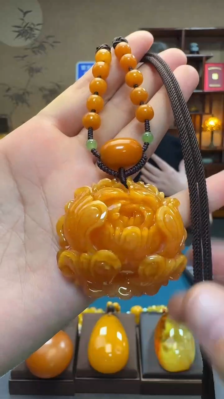 琥珀吊坠(不含链)未镶嵌天然保真蜜蜡牡丹花套装（送绳子）
