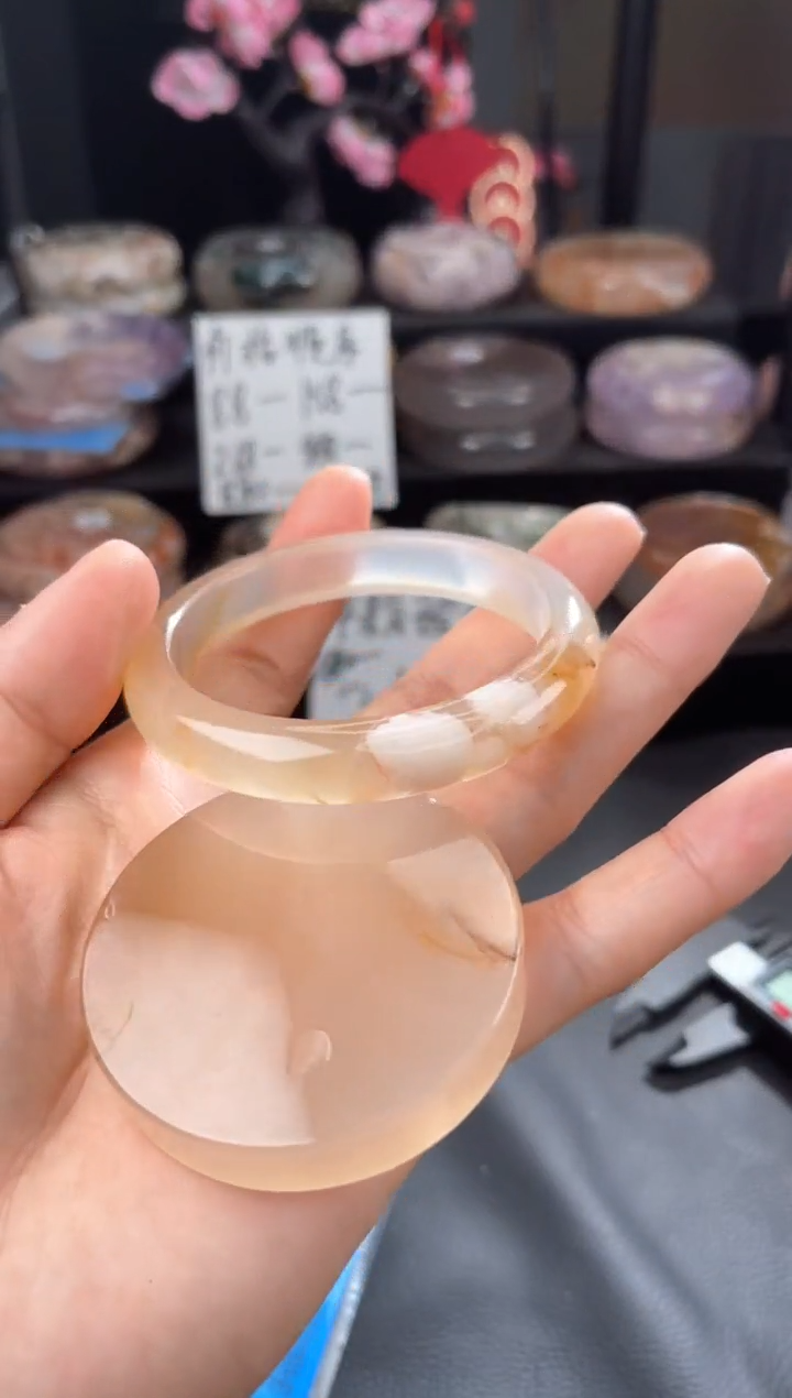 【闪购商品】石英质玉手镯未镶嵌56