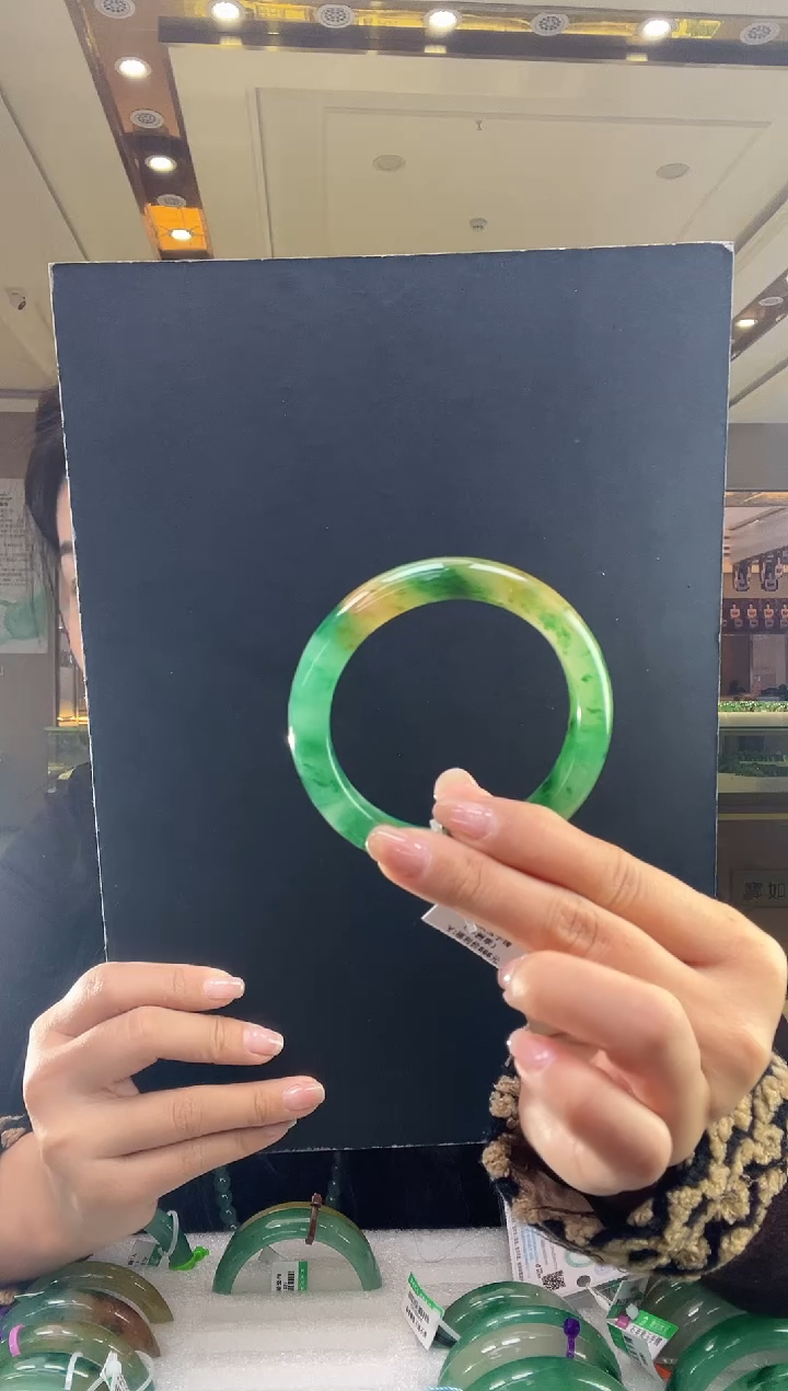 未镶嵌手镯石英质玉1