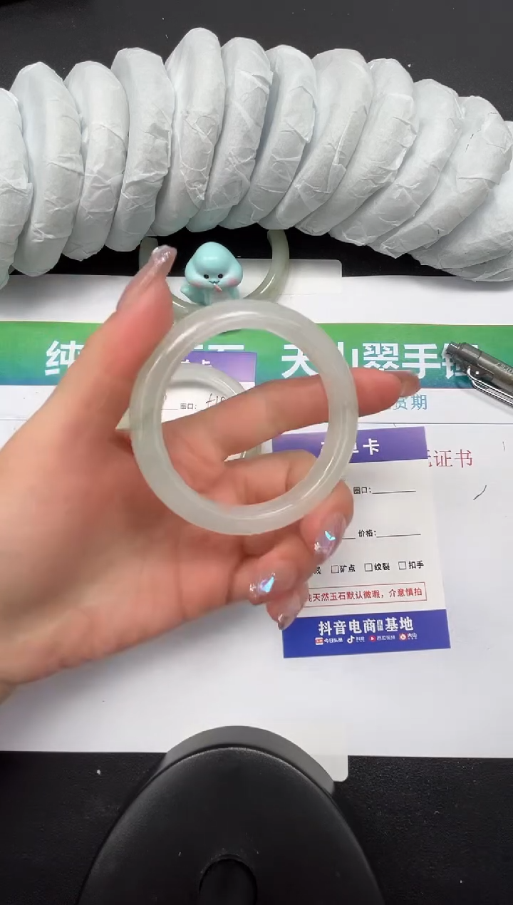 【闪购商品】石英质玉手镯未镶嵌28-51.9