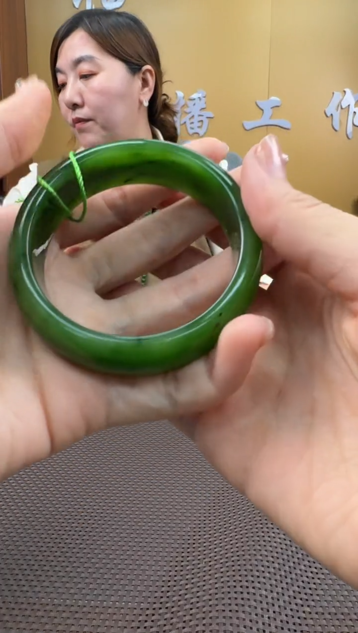 【闪购商品】和田玉手镯未镶嵌57