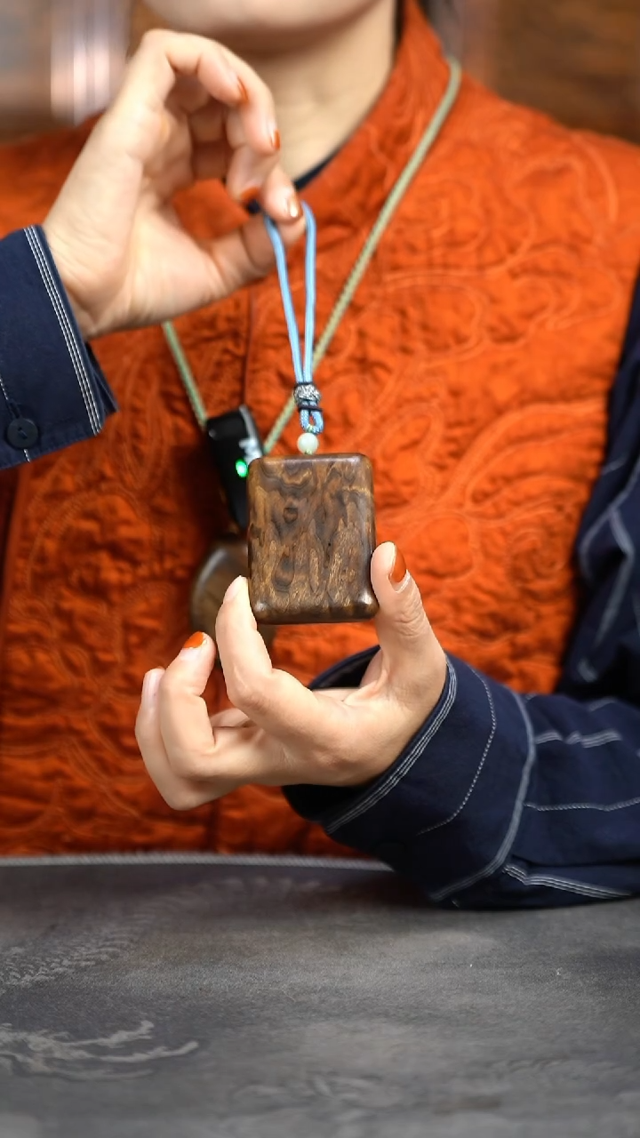 【闪购商品】金丝楠木雕843龙胆纹无事牌