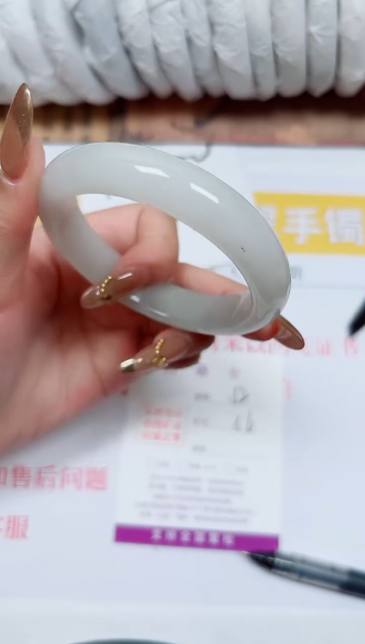 【闪购商品】石英质玉手镯未镶嵌K52-56