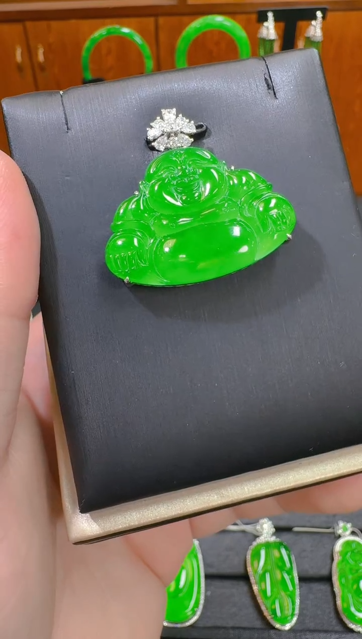 【闪购商品】翡翠吊坠(赠链)18K金镶嵌天然A货翡翠