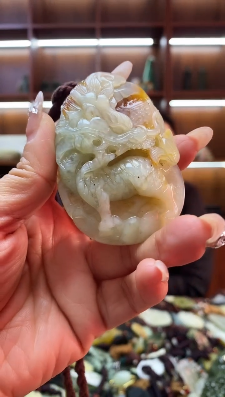 未镶嵌岫玉吊坠    