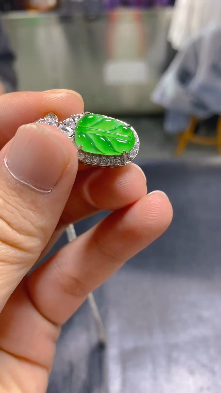 【闪购商品】翡翠吊坠(赠链)未镶嵌0514869461多样性发一