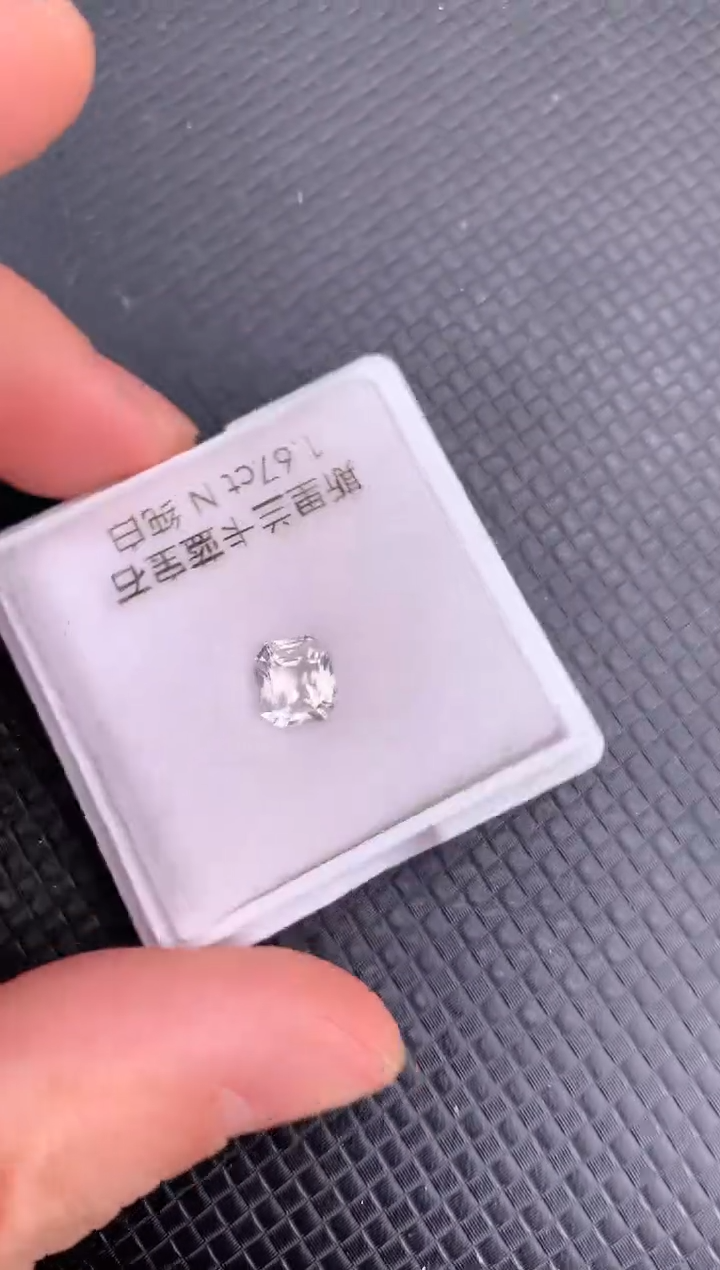 【闪购商品】蓝宝石裸石未镶嵌天然白色蓝宝石