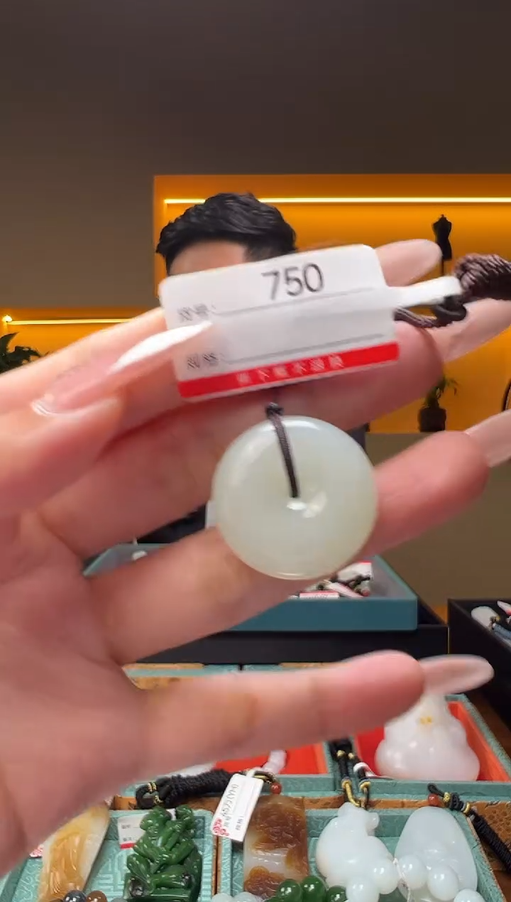 和田玉未镶嵌颈饰1